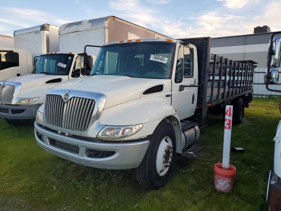 2013 International 4300 Flatbed Truck