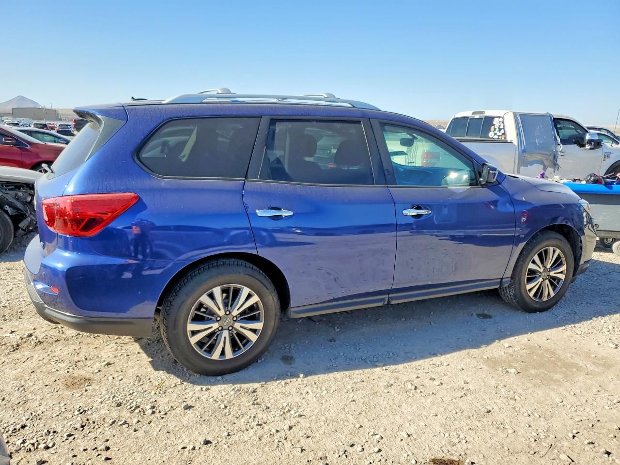 2017 Nissan Pathfinder s