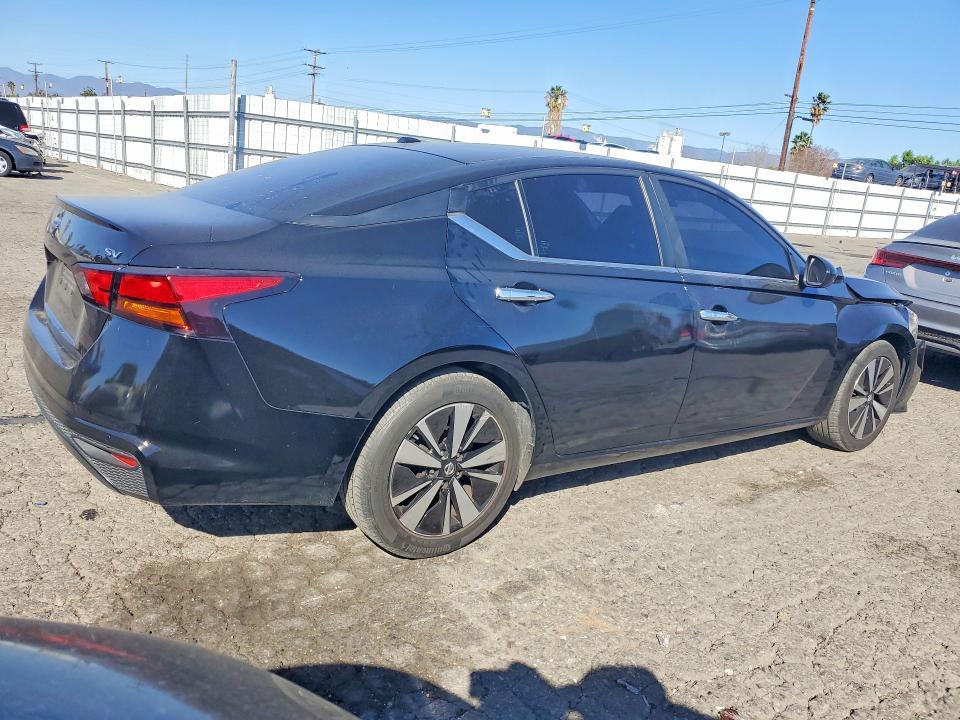 2022 Nissan Altima sv