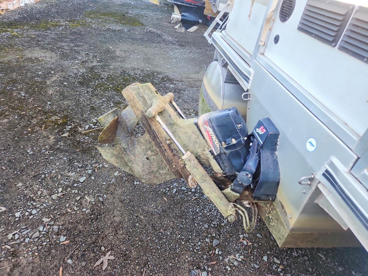2002 Tracker Boat