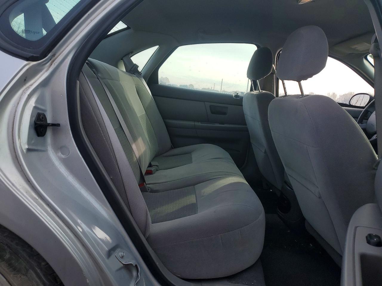 2005 Ford Taurus se