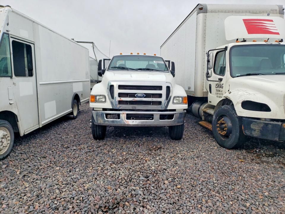 2015 Ford F650 Super Duty Flatbed Truck