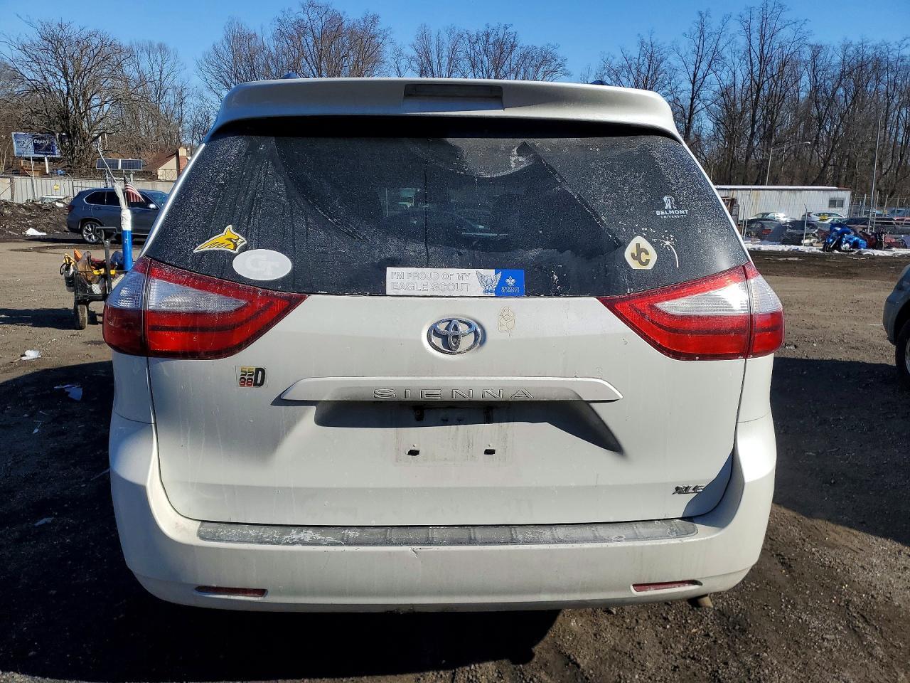 2016 Toyota Sienna xle