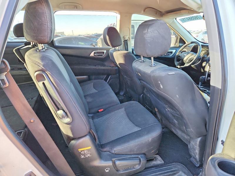 2017 Nissan Pathfinder s