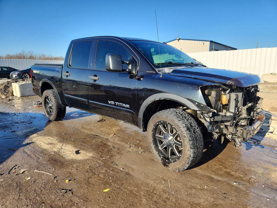 2013 Nissan Titan SV
