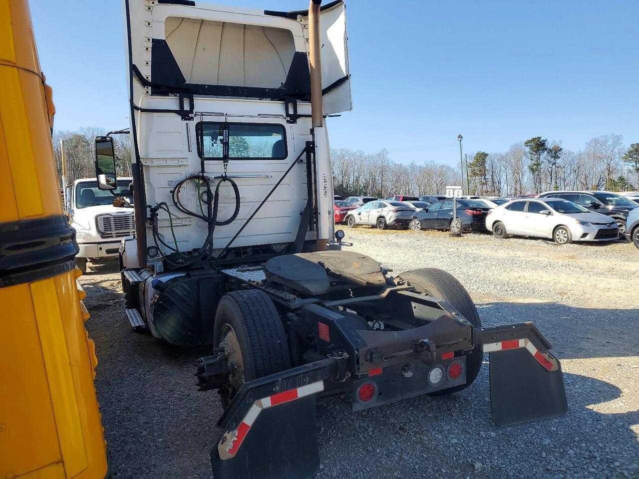 2017 Volvo VNL Semi Truck