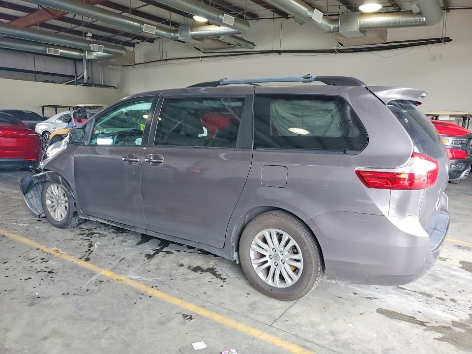 2015 Toyota Sienna xle Premium 8-passenger