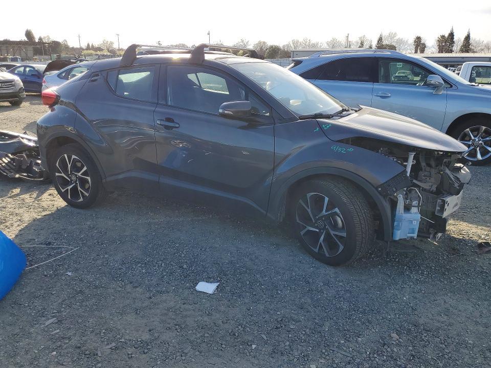 2022 Toyota C-hr xle