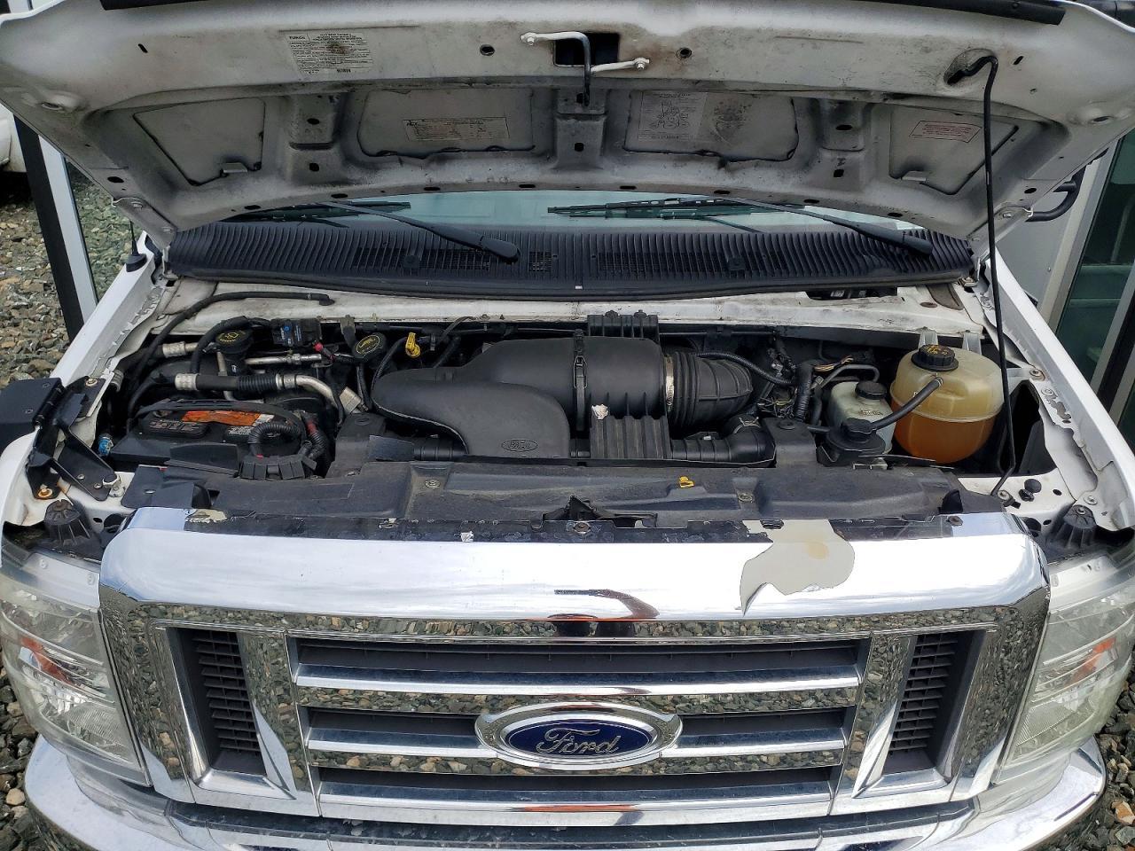 2017 Ford Econoline E450 Super Duty Cutaway Van