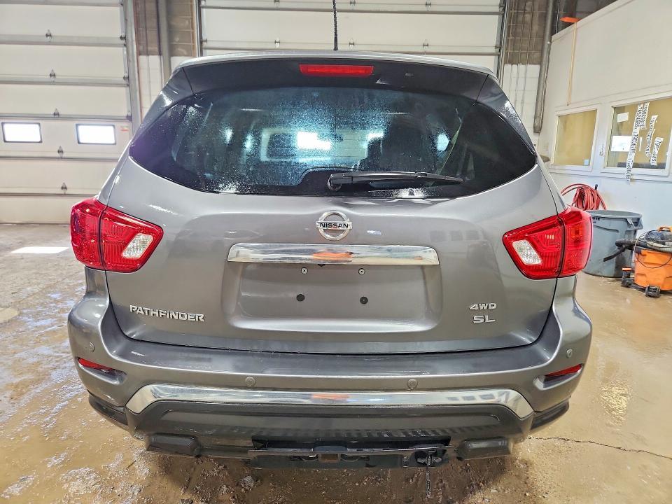 2018 Nissan Pathfinder s