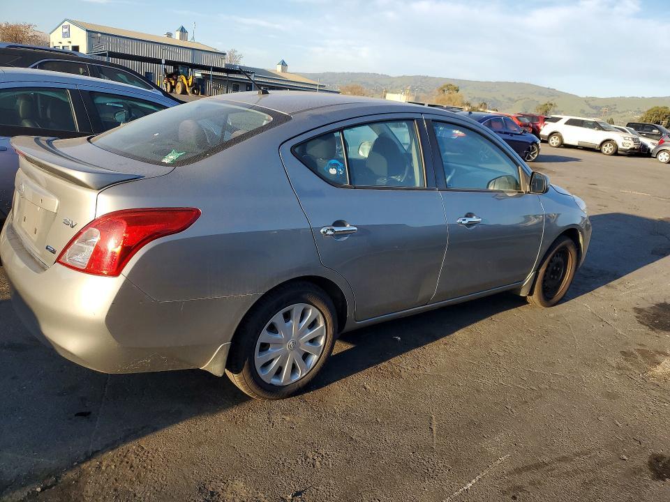 2014 Nissan Versa s