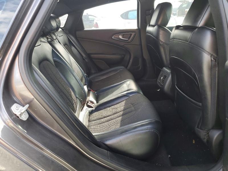 2015 Chrysler 200 s