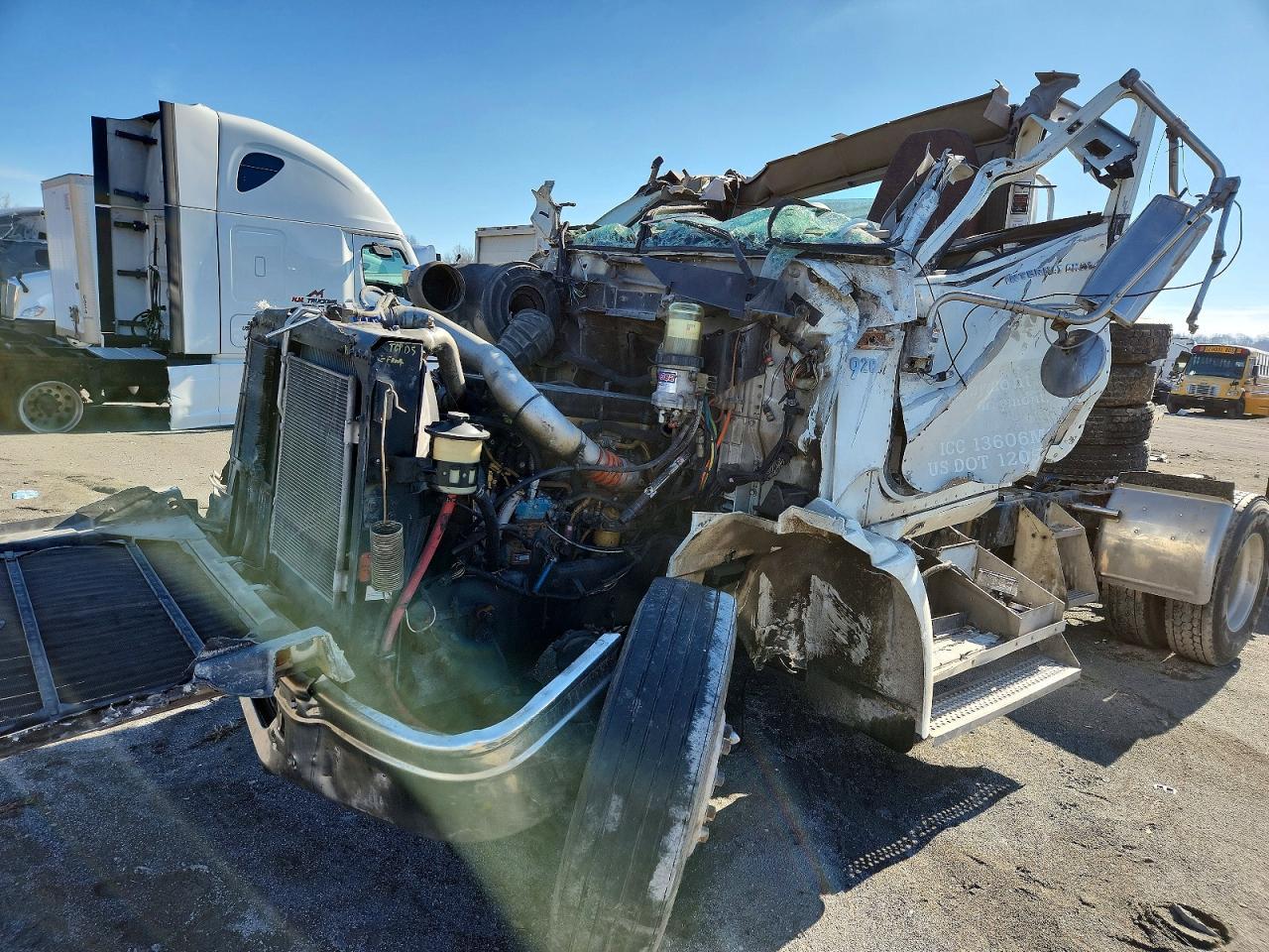 2005 International 9200I Semi Truck