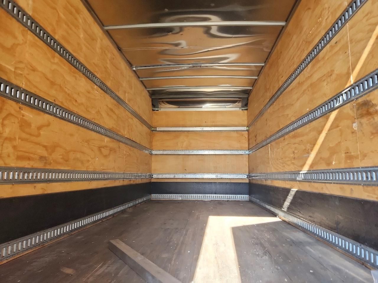 2018 Freightliner Cascadia 1 BOX Truck