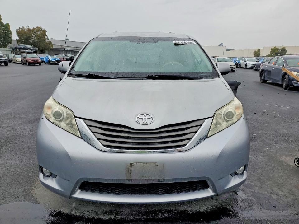 2012 Toyota Sienna xle