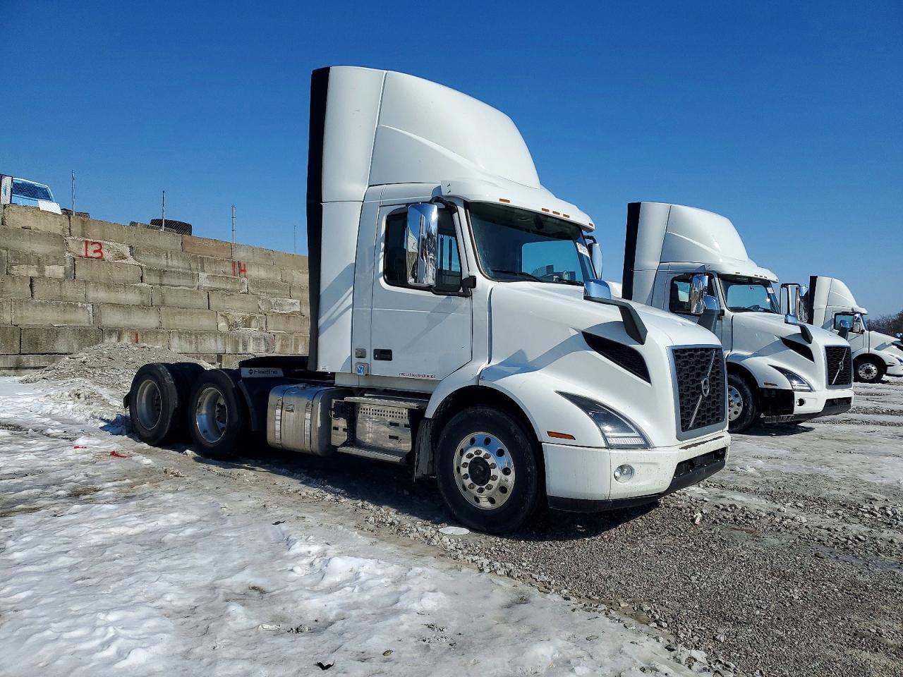 2020 Volvo VNR Semi Truck