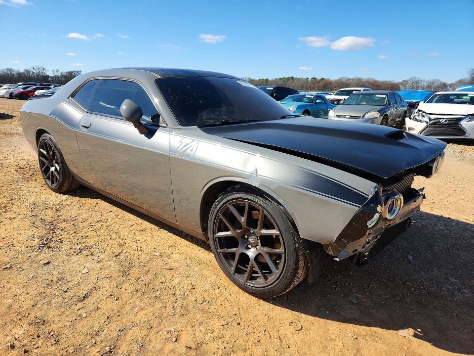 2017 Dodge Challenger r