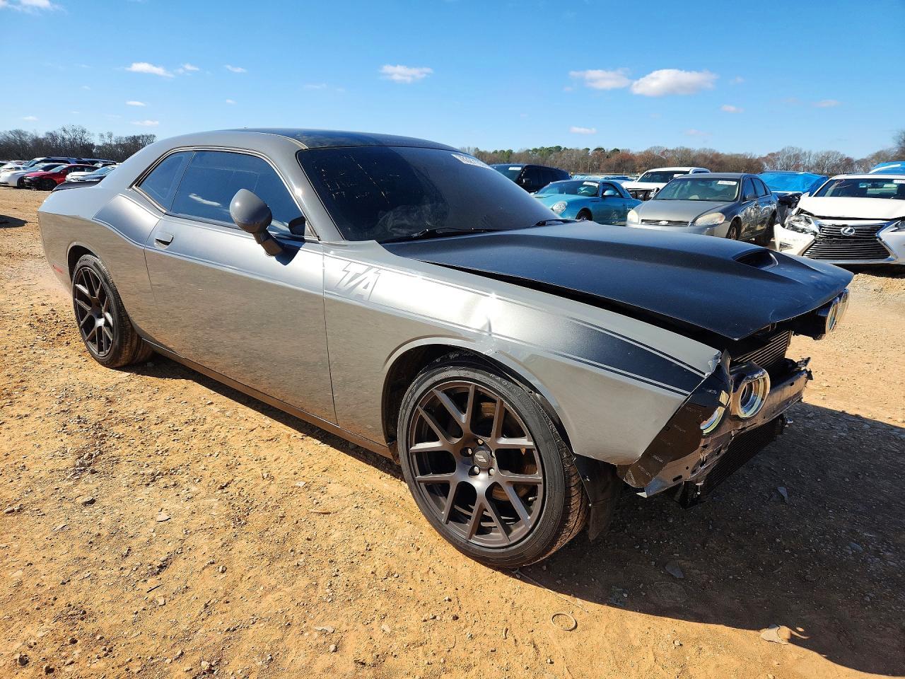 2017 Dodge Challenger r