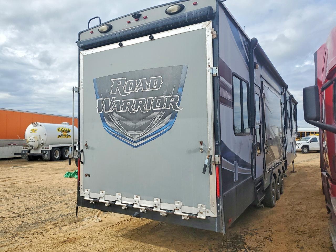 2016 Heartland Road Warrior RV