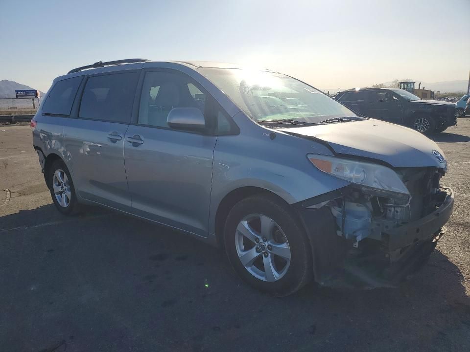2013 Toyota Sienna le