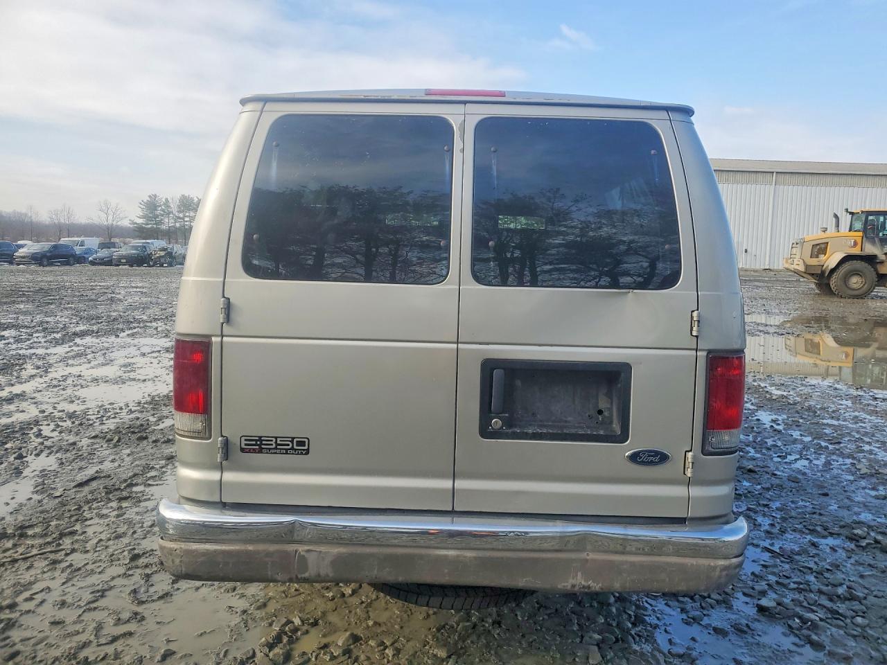 2003 Ford Econoline E350 Super Duty Wagon