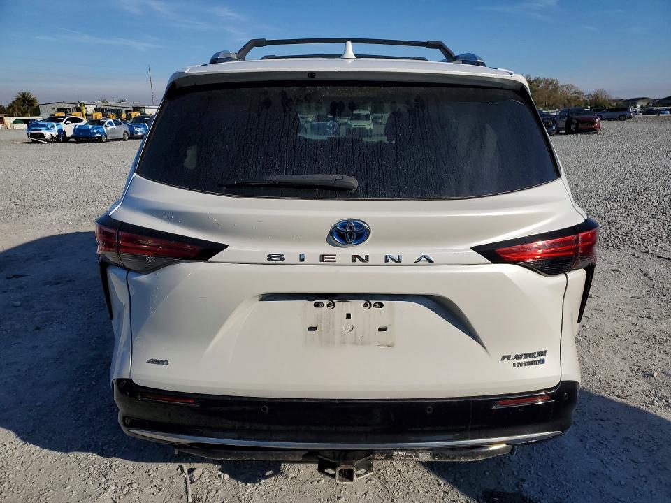 2022 Toyota Sienna Platinum 7-passenger