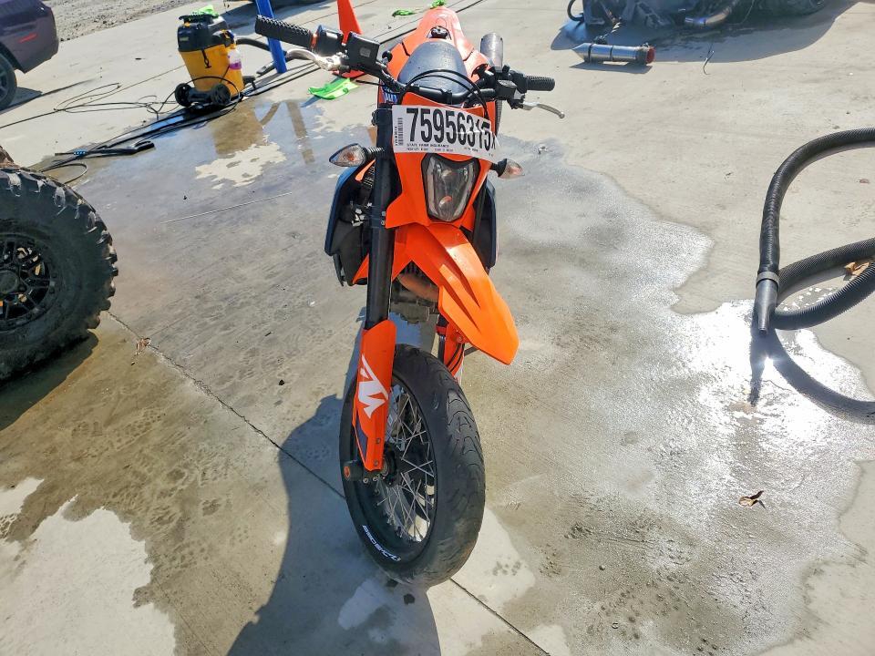 2024 KTM 690 SMC R