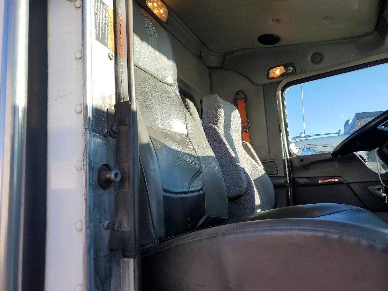 2013 Kenworth T660 Semi Truck