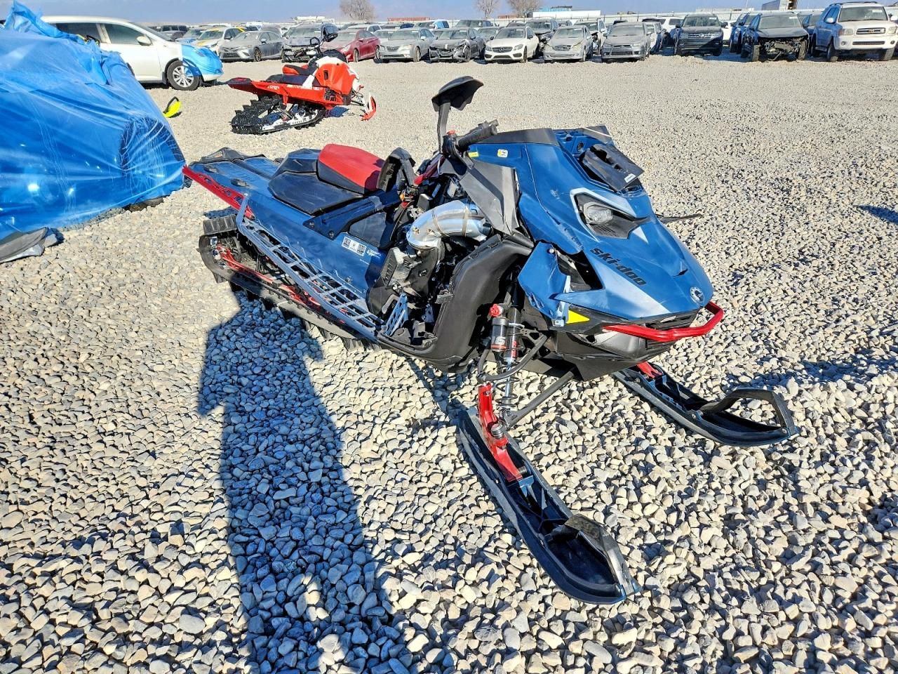 2025 Skidoo 2025 Skidoo Summit