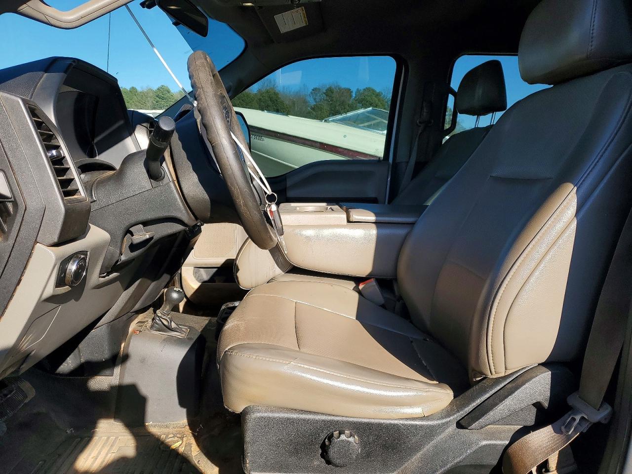 2019 Ford F550 Super Duty Flatbed Truck