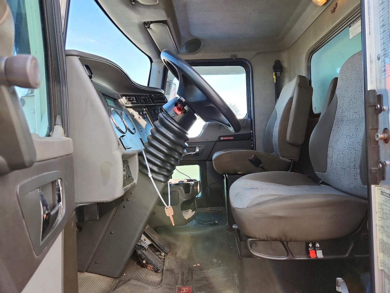 2018 Kenworth T370 BOX Truck