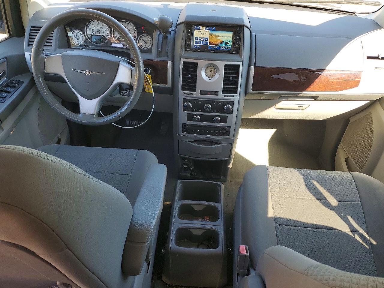 2010 Chrysler Town & Country Touring