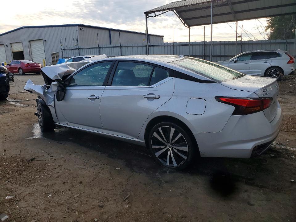 2022 Nissan Altima sr