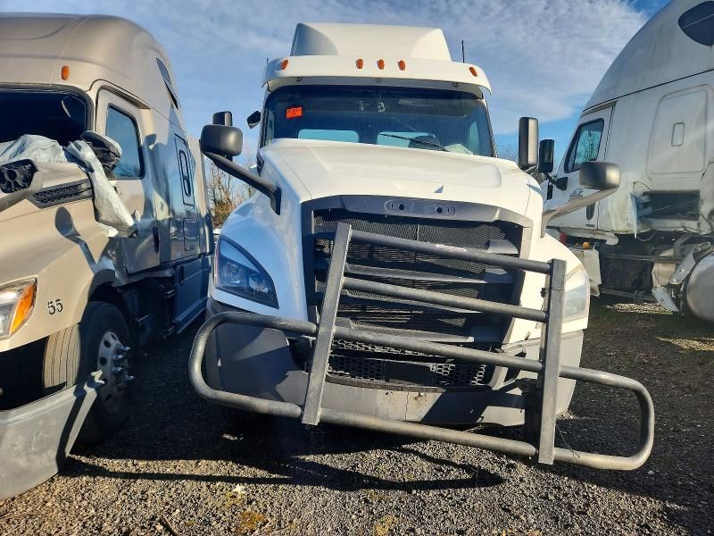 2020 Freightliner Cascadia 126 Semi Truck