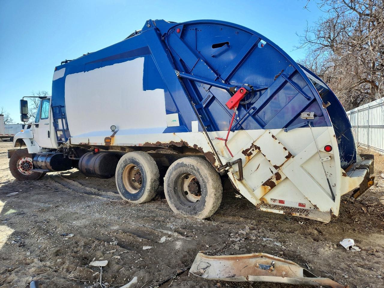 2008 Intl 7400 Refuse Truck