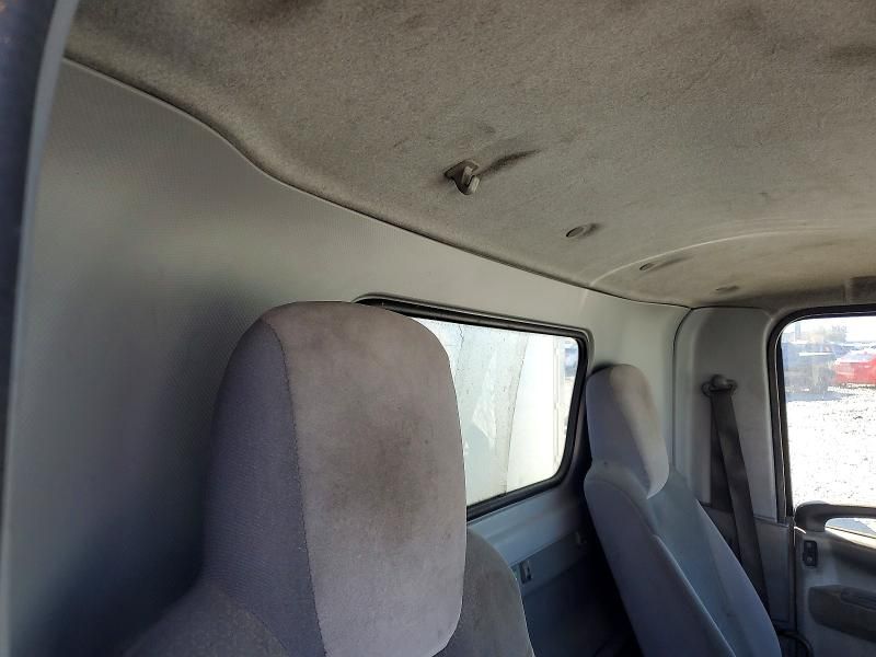 2017 Isuzu NPR HD BOX Truck