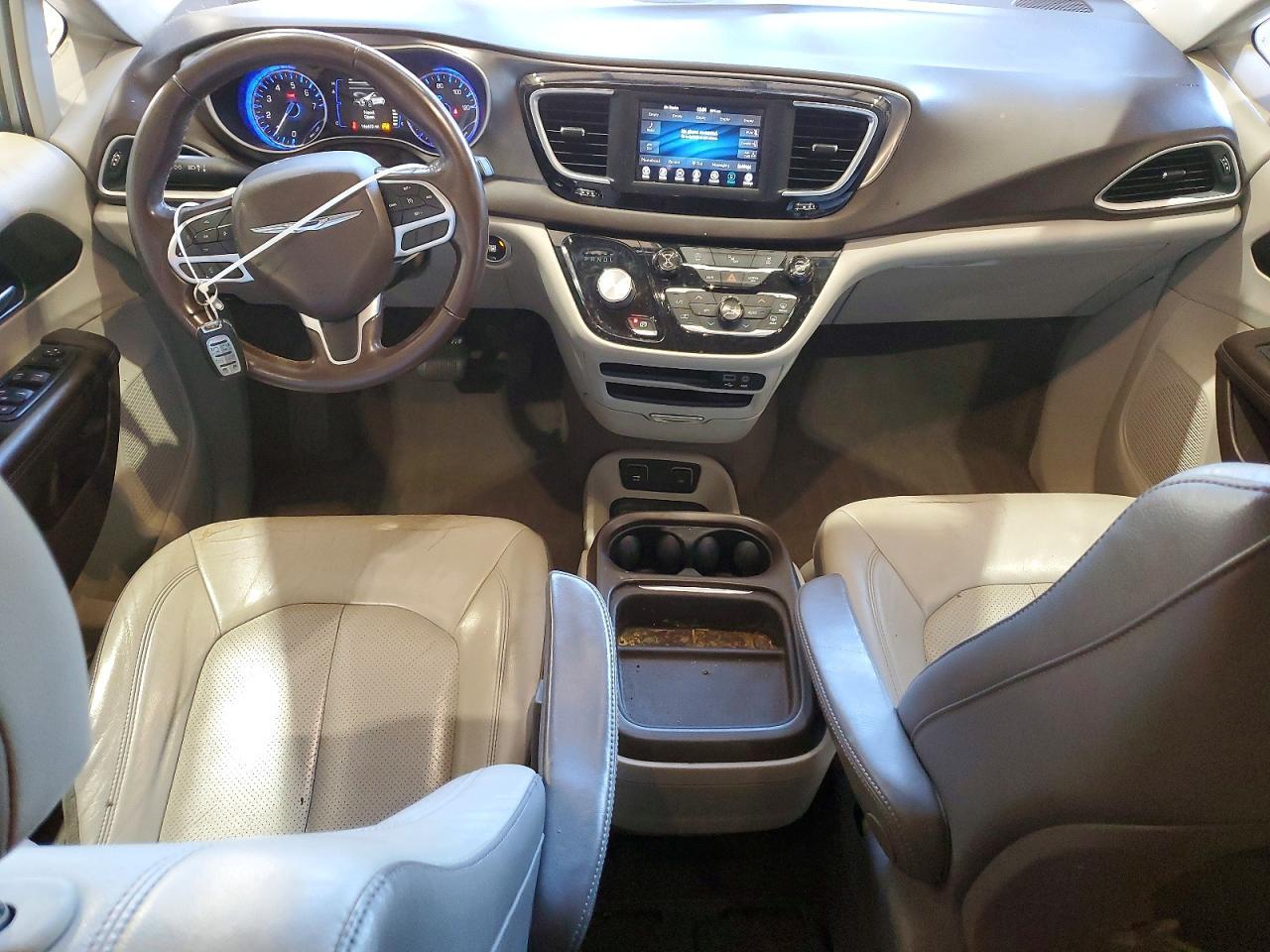 2018 Chrysler Pacifica Touring l