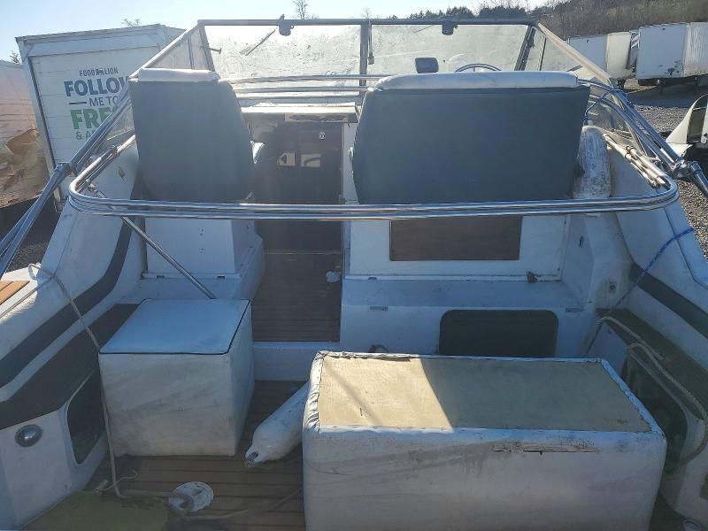 1989 Carver Yachts Boat