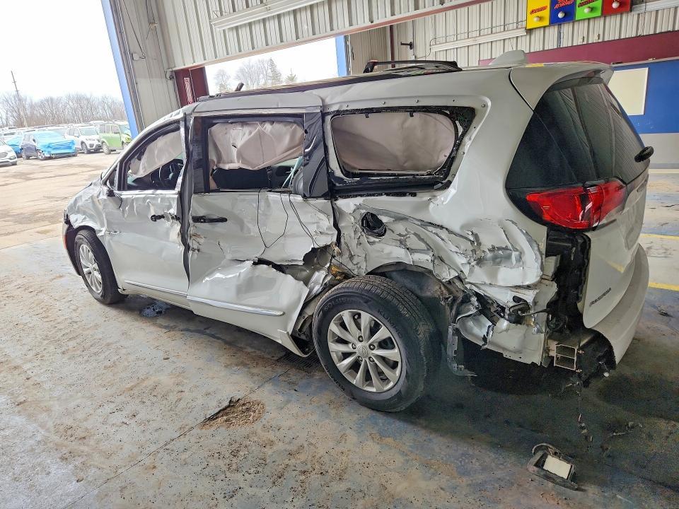 2019 Chrysler Pacifica Touring l