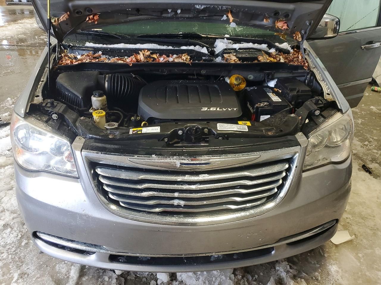 2014 Chrysler Town & Country Touring l