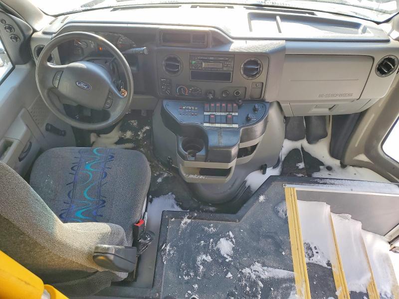 2016 Ford Econoline E450 Super Duty Cutaway Van