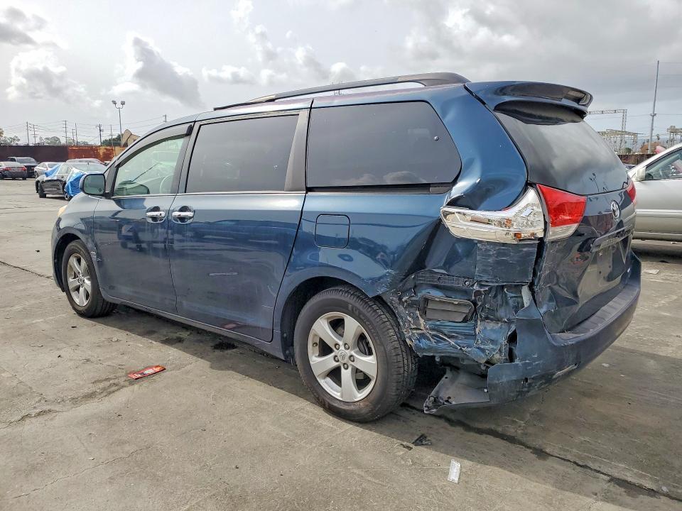 2012 Toyota Sienna le