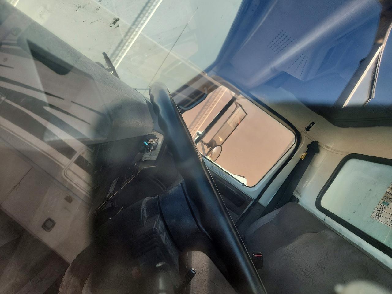 2000 International 4700 BOX Truck