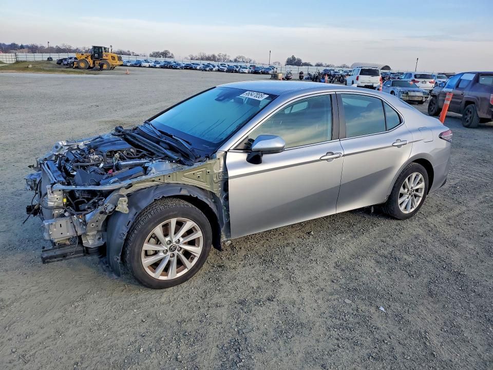 2022 Toyota Camry le