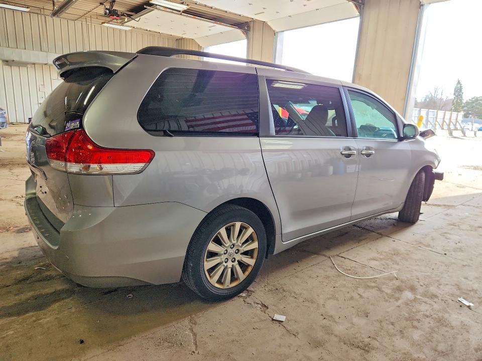 2011 Toyota Sienna xle 7-passenger