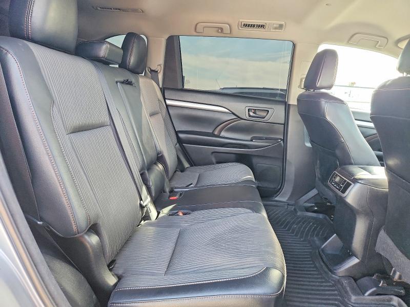 2018 Toyota Highlander le Plus