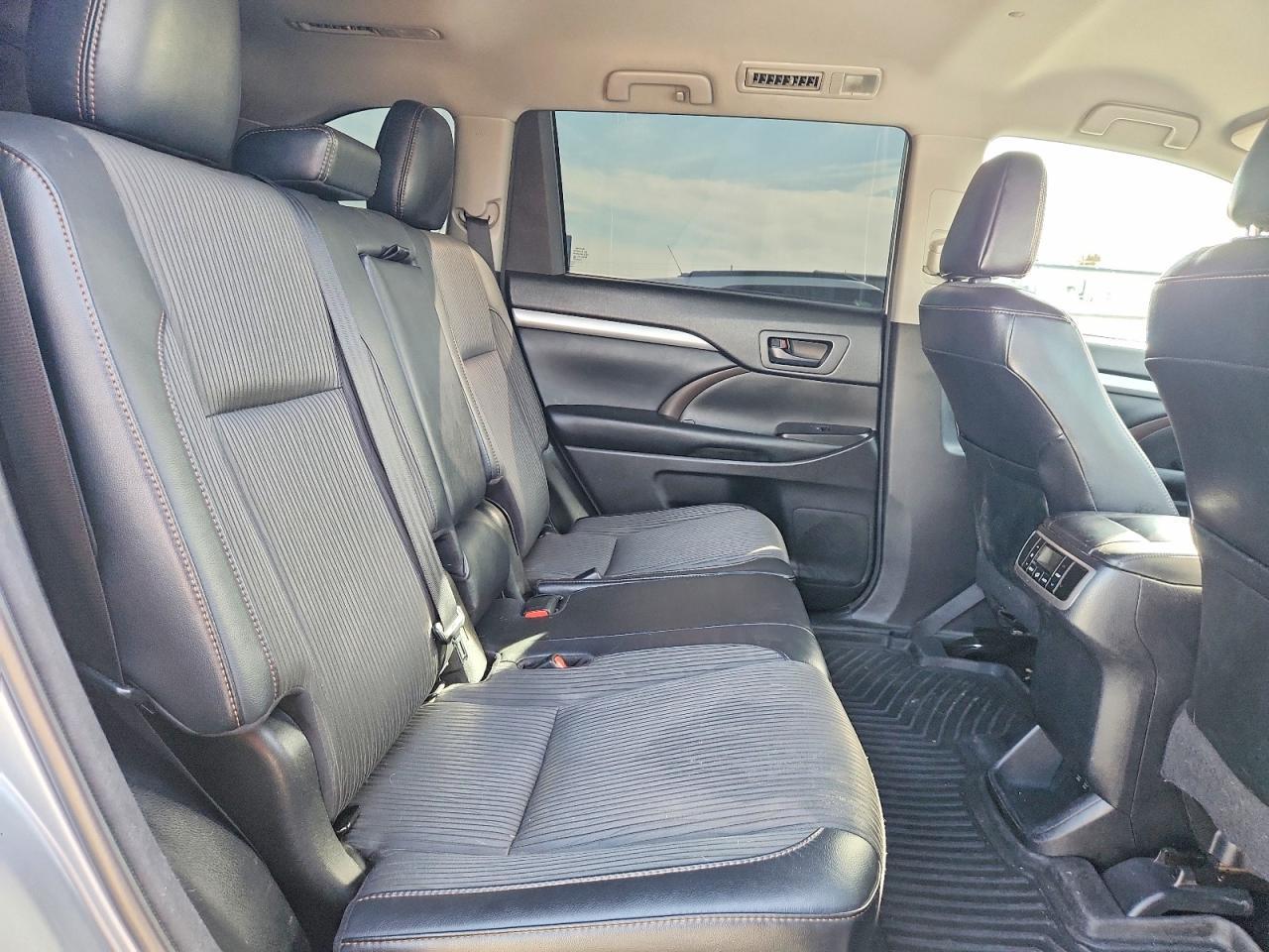 2018 Toyota Highlander le Plus
