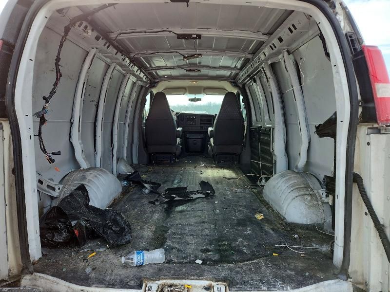 2017 GMC Savana 2500 Delivery van