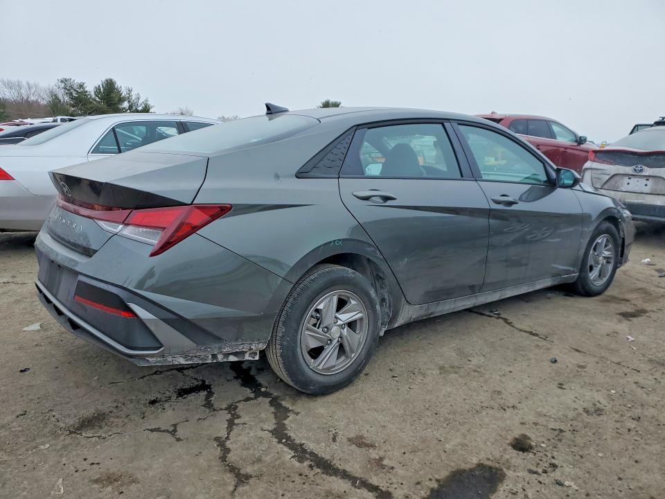 2025 Hyundai Elantra se