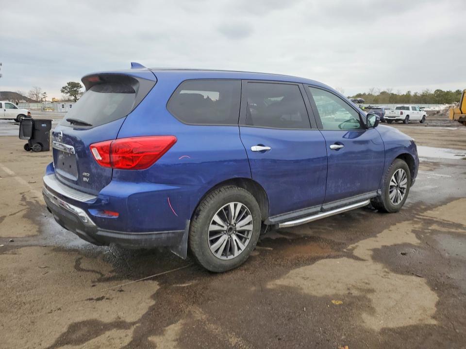 2020 Nissan Pathfinder sv